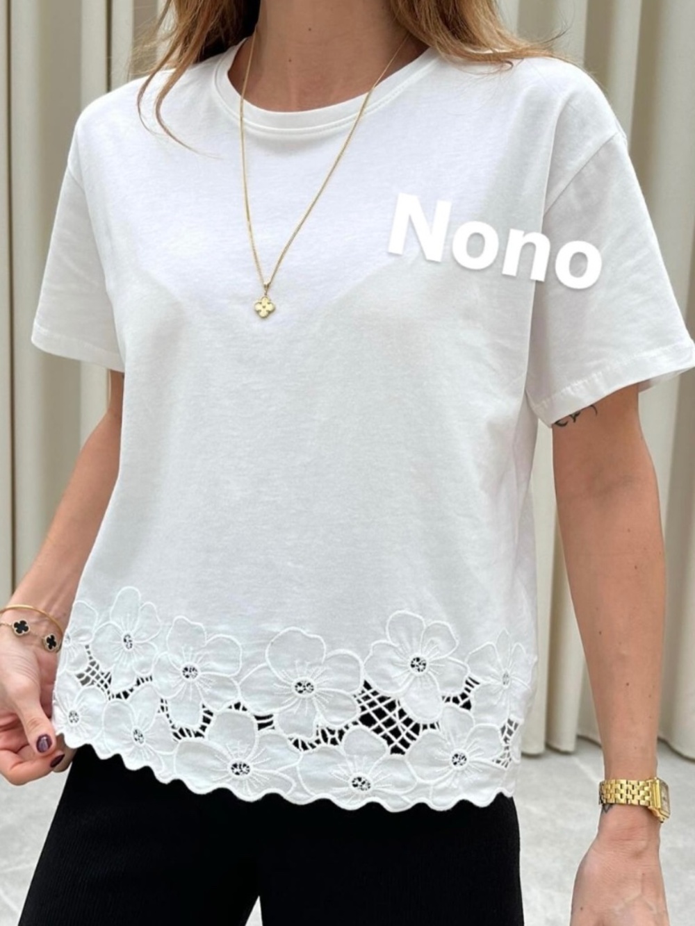Bagatelle Collection White Short Sleeve Tee size L Floral Cutwork Hem Detail